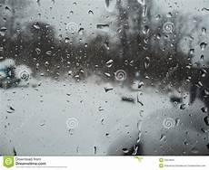 《昆明的雨》写作特点